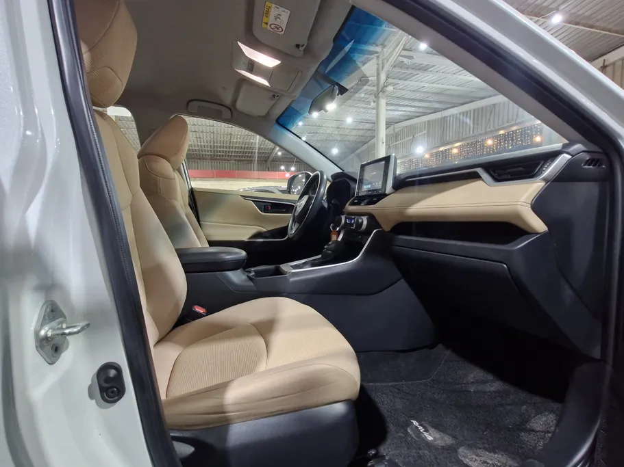 تويوتا راف فور LE 2023 