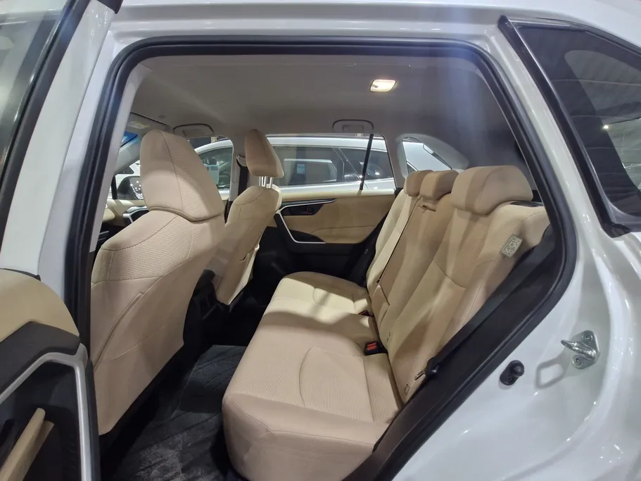 تويوتا راف فور LE 2023 