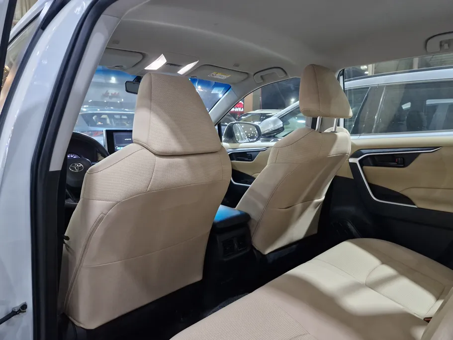 تويوتا راف فور LE 2023 