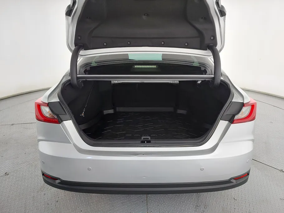 2025 Toyota Camry  E HEV 