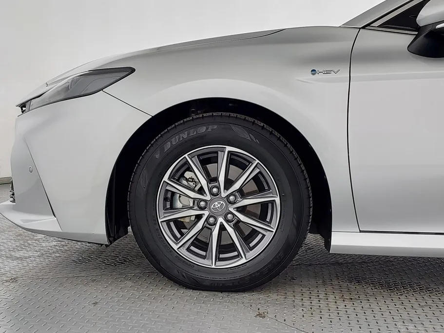 2025 Toyota Camry  E HEV 