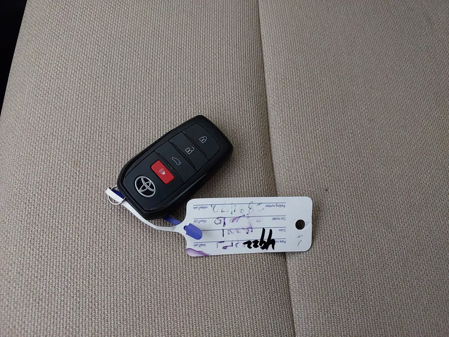 2025 Toyota Camry  E HEV 