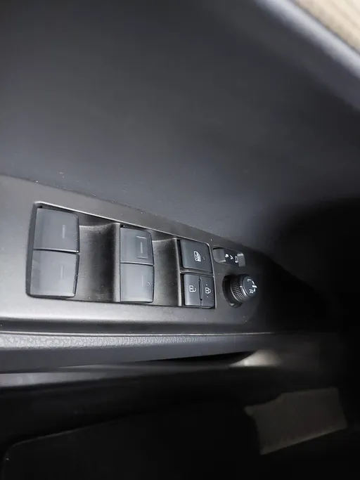 2025 Toyota Camry  E HEV 