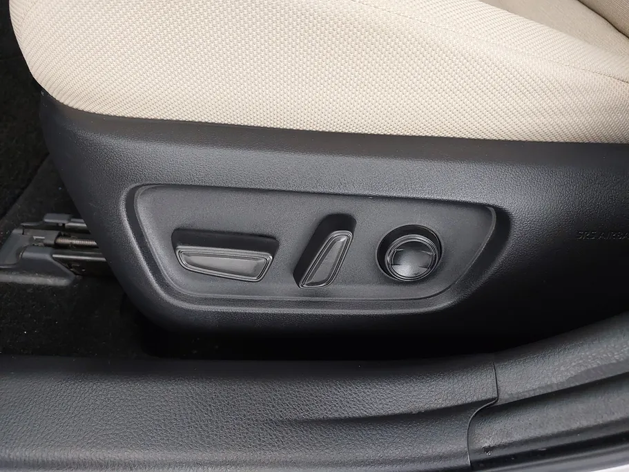 2025 Toyota Camry  E HEV 