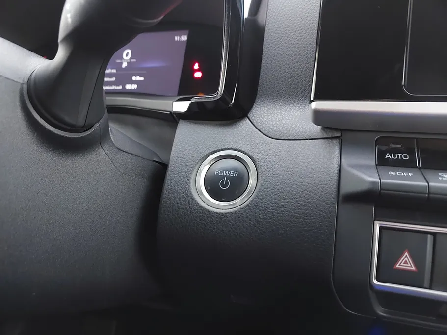 2025 Toyota Camry  E HEV 