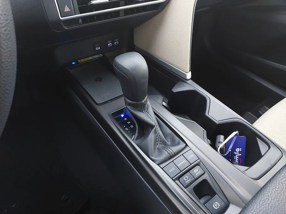 2025 Toyota Camry  E HEV 