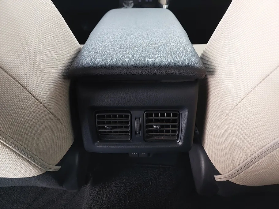 2025 Toyota Camry  E HEV 