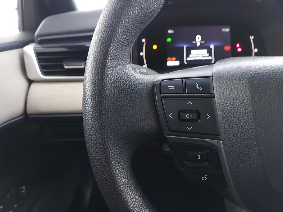 2025 Toyota Camry  E HEV 