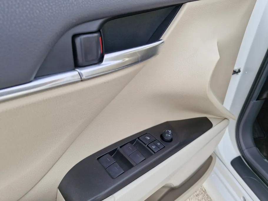 2022 Toyota Camry  LE HEV 