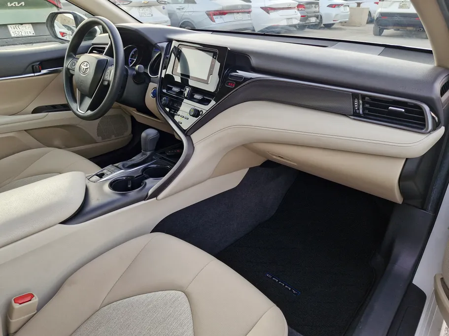 2022 Toyota Camry  LE HEV 