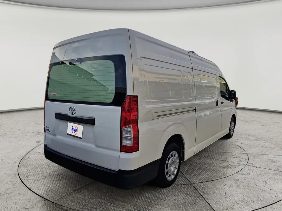 2022 Toyota Haice ثلاجة  