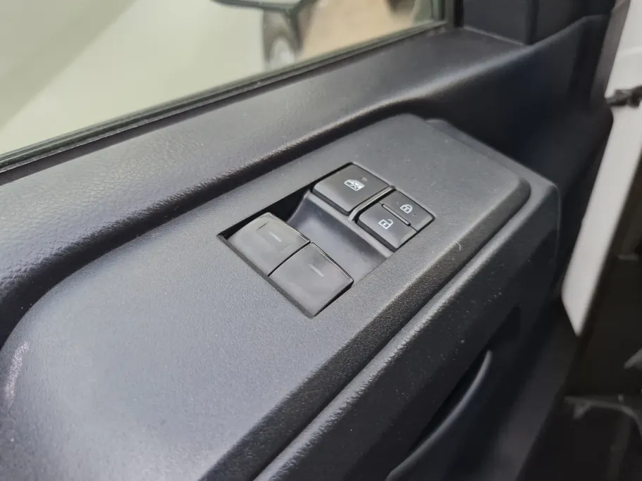 2022 Toyota Haice ثلاجة  