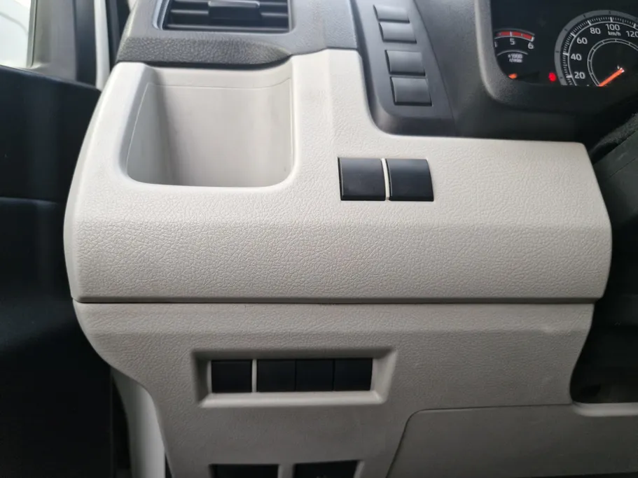 2022 Toyota Haice ثلاجة  