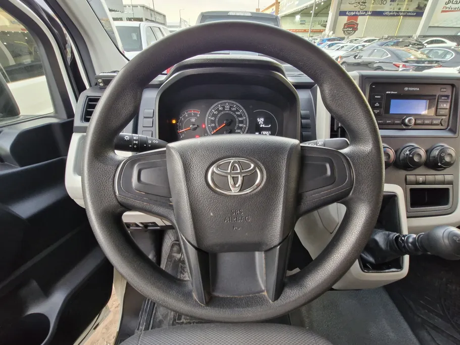 2022 Toyota Haice ثلاجة  