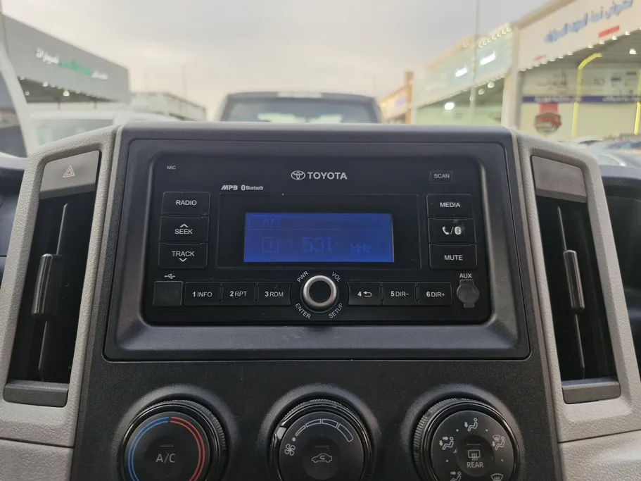 2022 Toyota Haice ثلاجة  