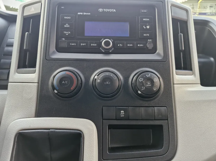 2022 Toyota Haice ثلاجة  