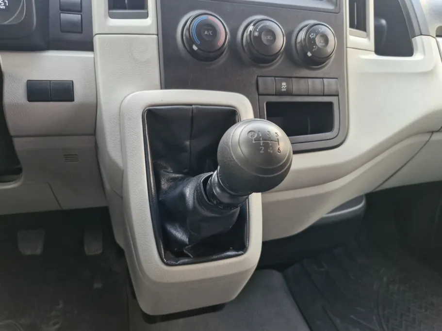 2022 Toyota Haice ثلاجة  