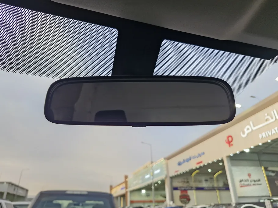 2022 Toyota Haice ثلاجة  