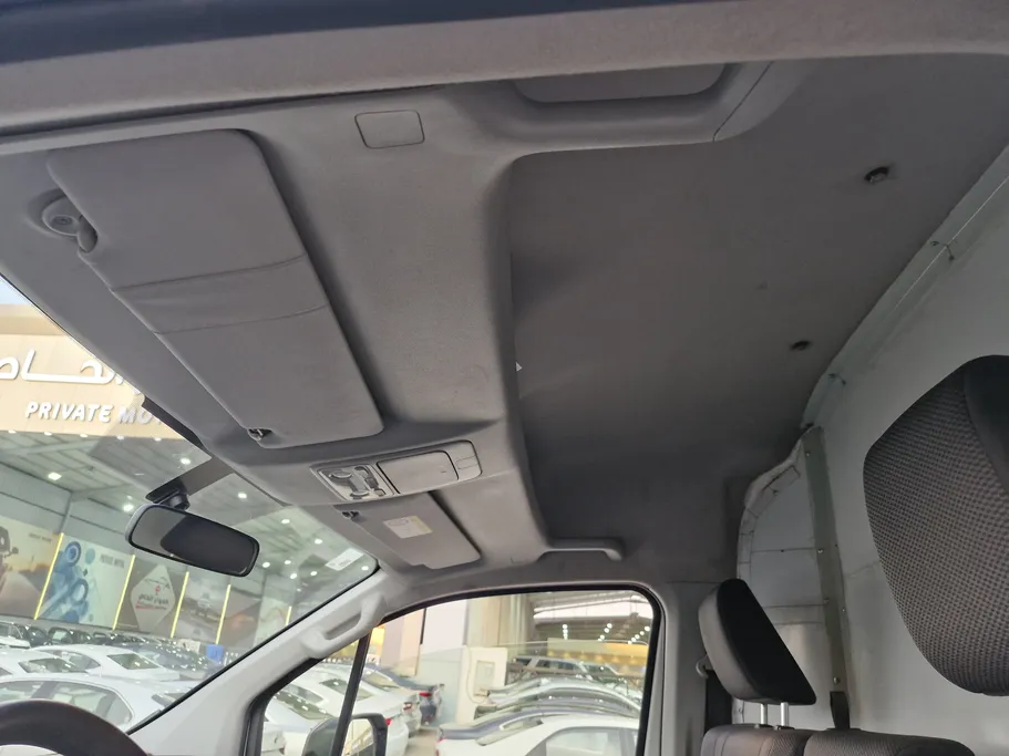 2022 Toyota Haice ثلاجة  