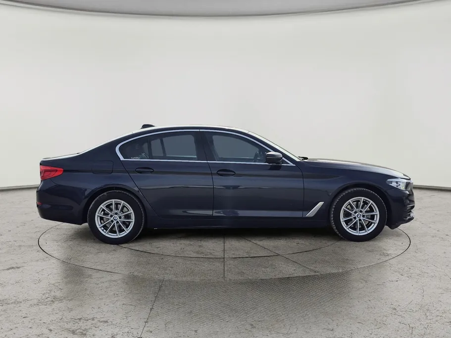2020 BMW 5 Series 520i 