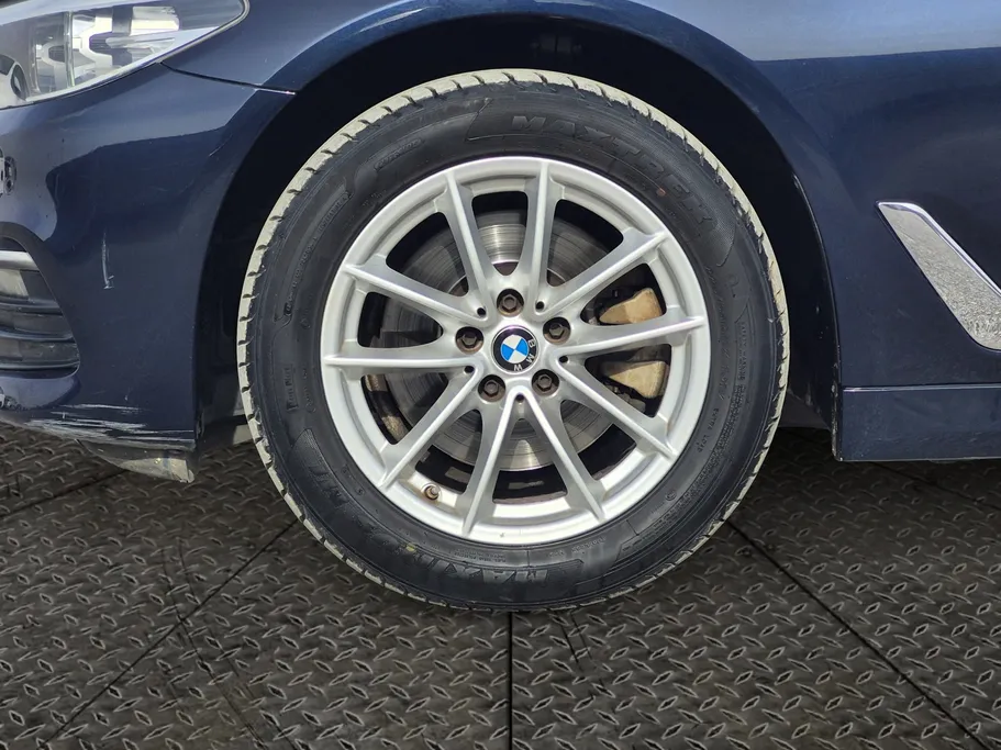 2020 BMW 5 Series 520i 