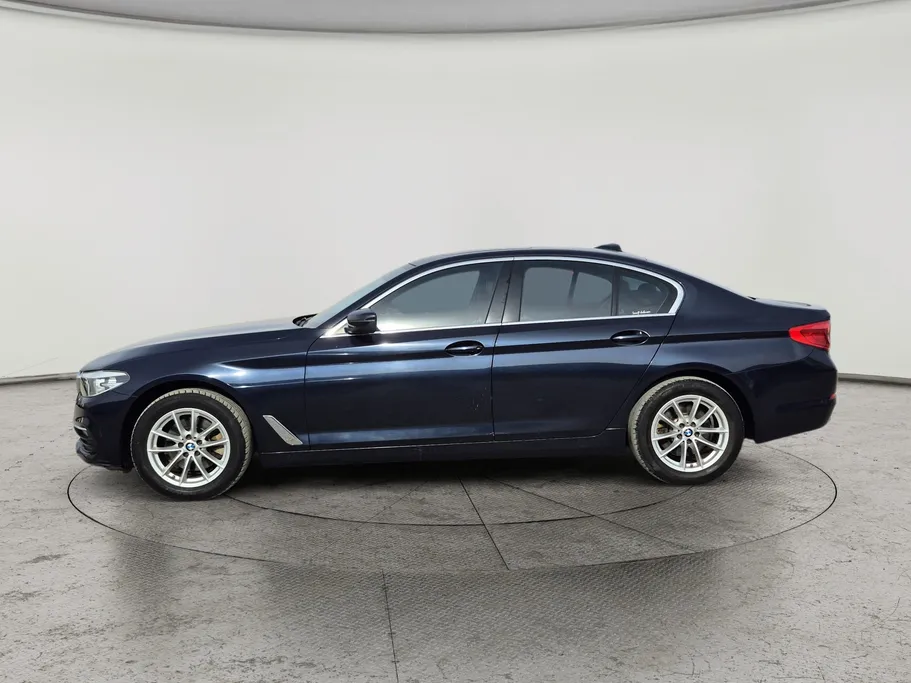 2020 BMW 5 Series 520i 