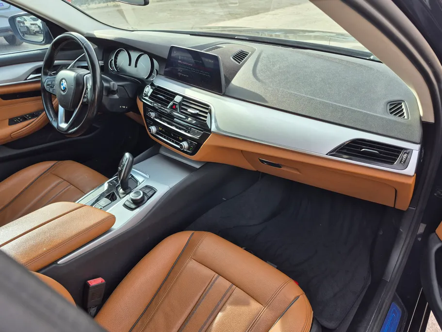 2020 BMW 5 Series 520i 