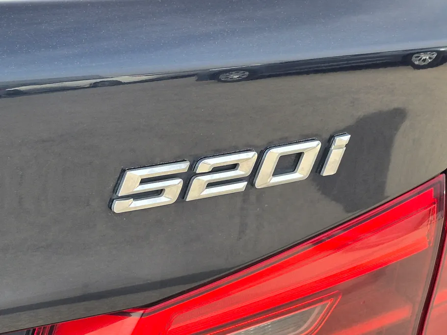 2020 BMW 5 Series 520i 