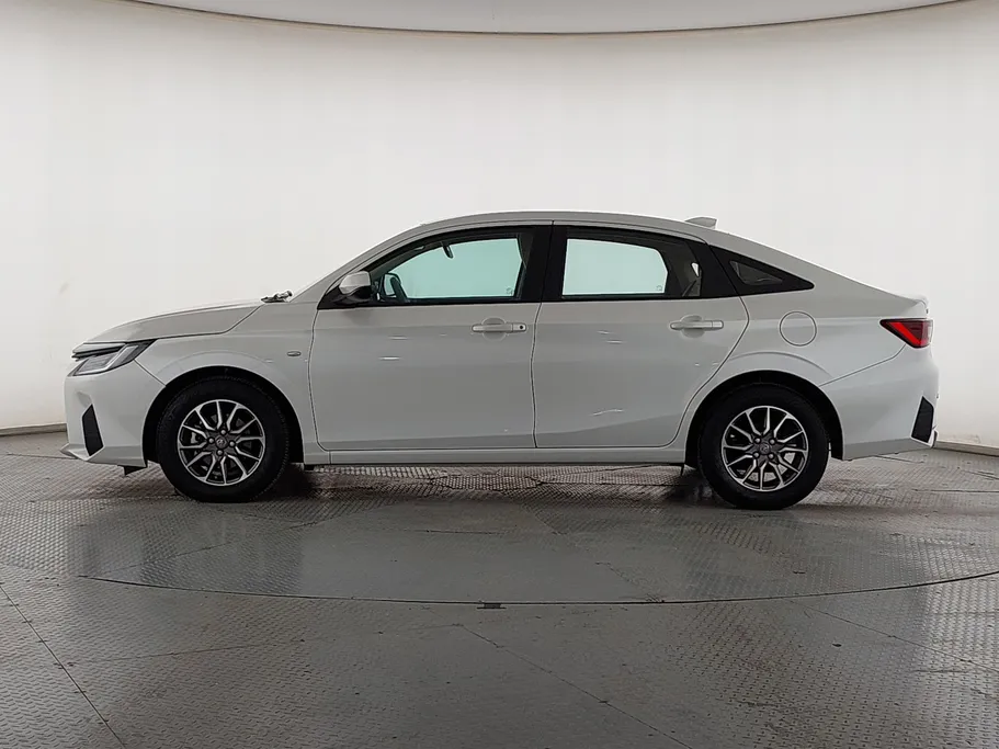 2023 Toyota Yaris  Y 