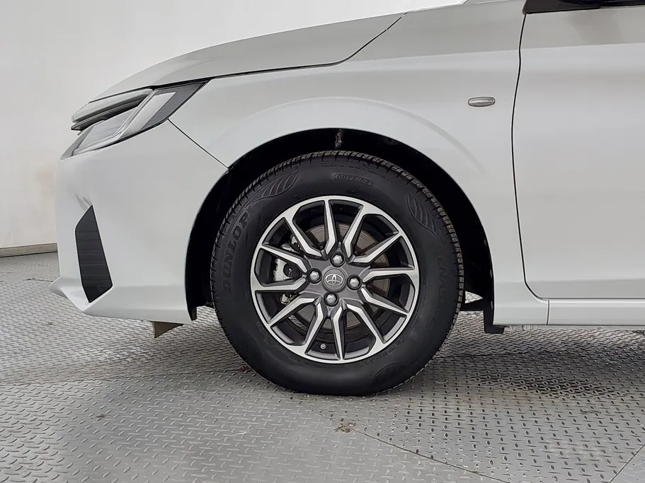 2023 Toyota Yaris  Y 