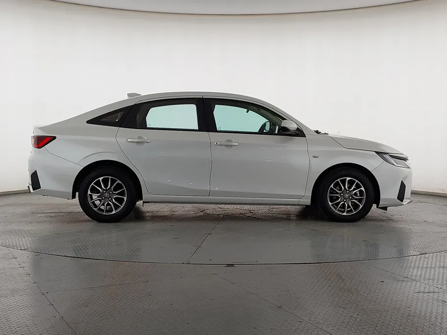 2023 Toyota Yaris  Y 