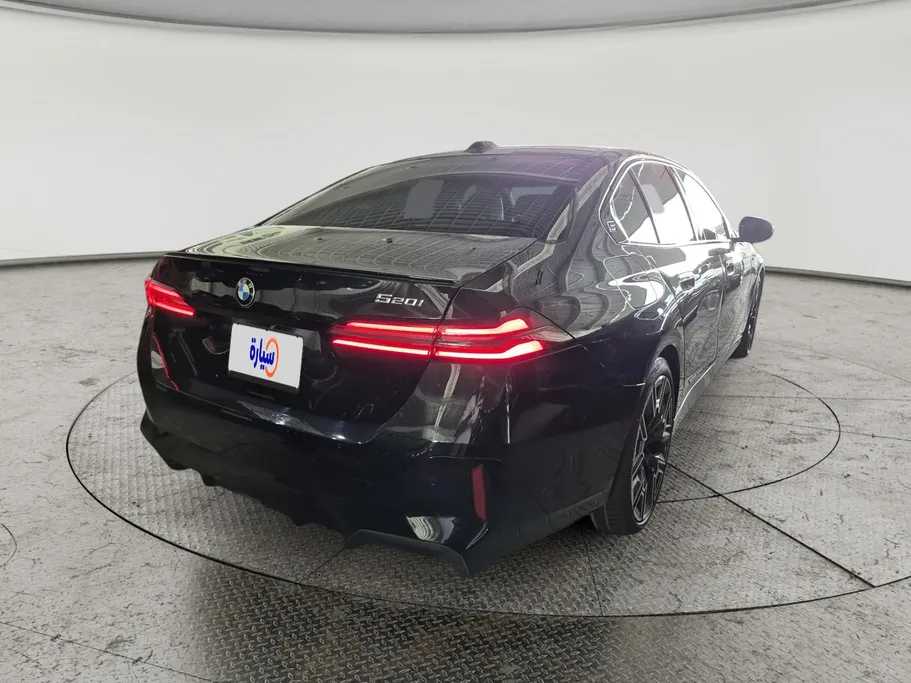 بي ام دبليو الفئة الخامسة 520i 2026 