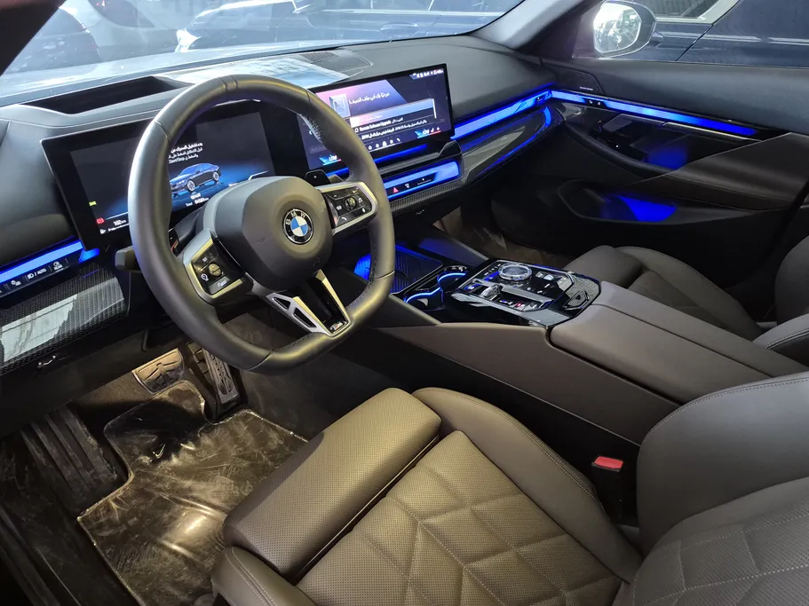 بي ام دبليو الفئة الخامسة 520i 2026 