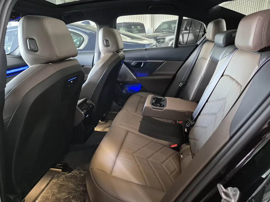 بي ام دبليو الفئة الخامسة 520i 2026 