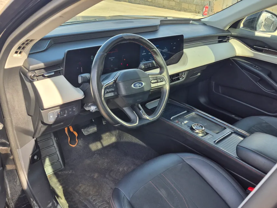 2023 Ford Taurus Titanium 