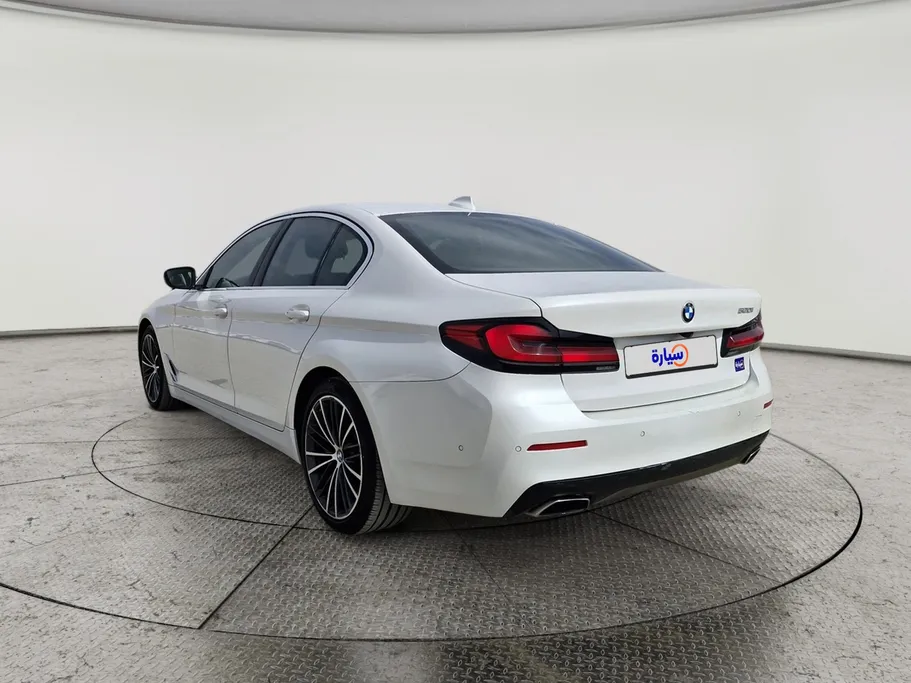 2023 BMW 5 Series 520i 