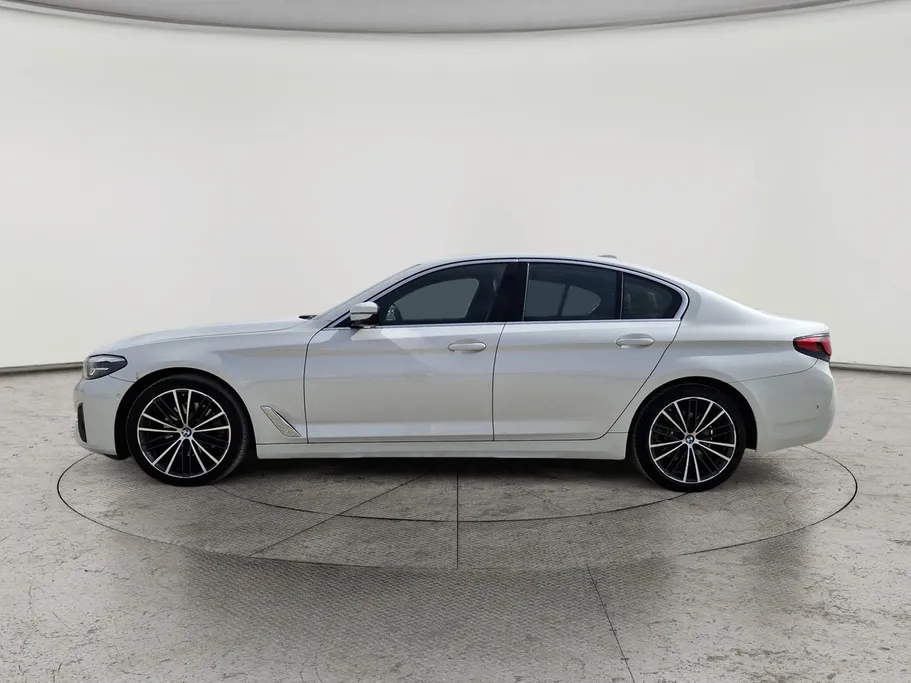 2023 BMW 5 Series 520i 