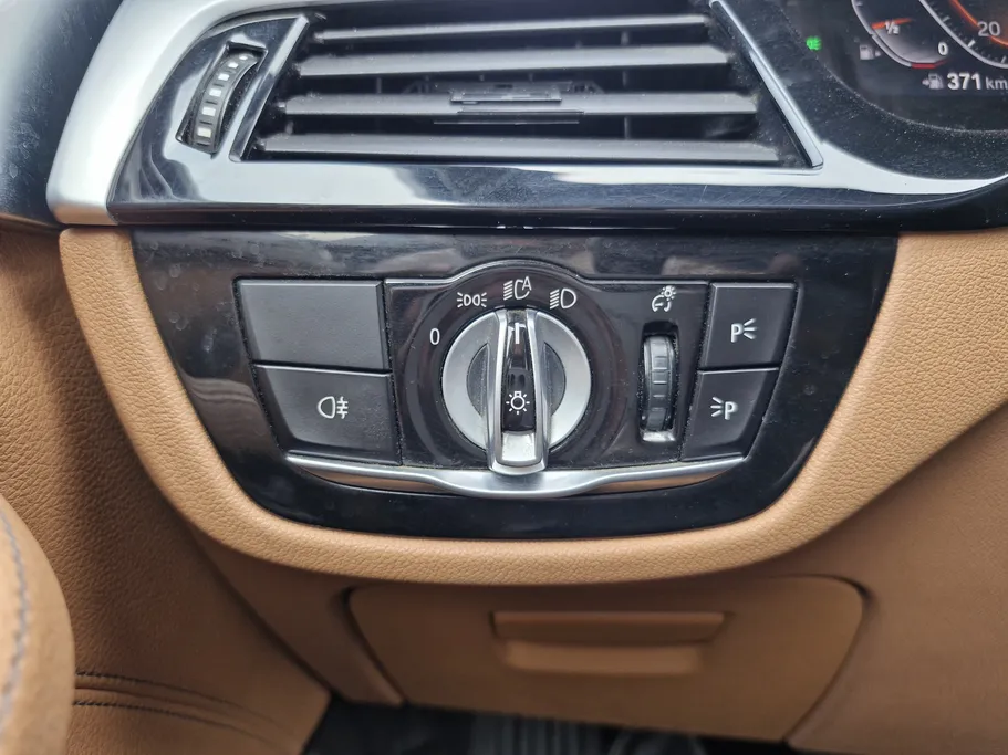 2023 BMW 5 Series 520i 