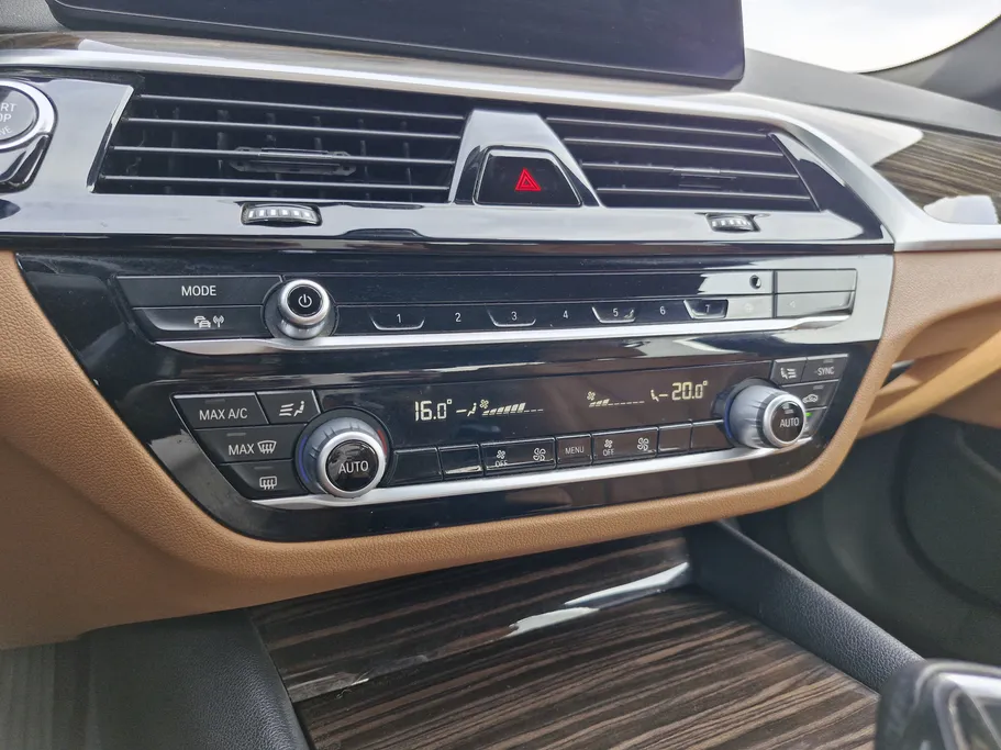 2023 BMW 5 Series 520i 