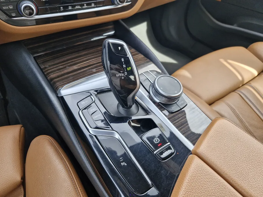 2023 BMW 5 Series 520i 