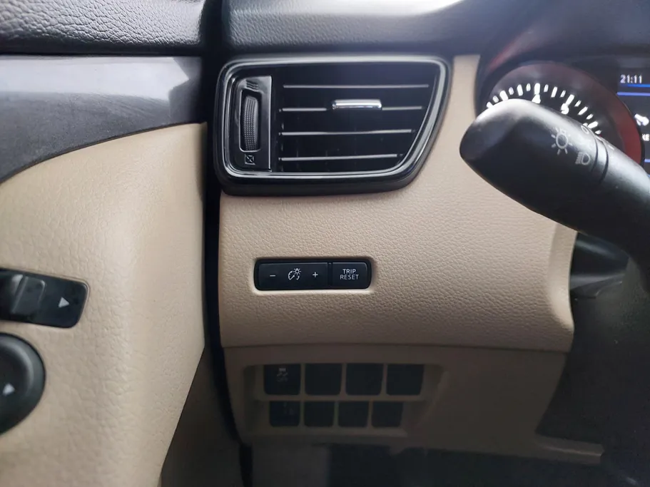 2022 نيسان Xtrail S 5 Seats 