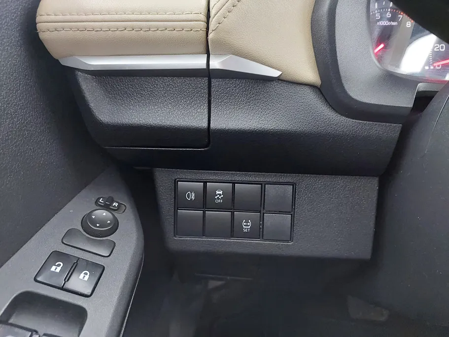 2023 Toyota Yaris  Y 