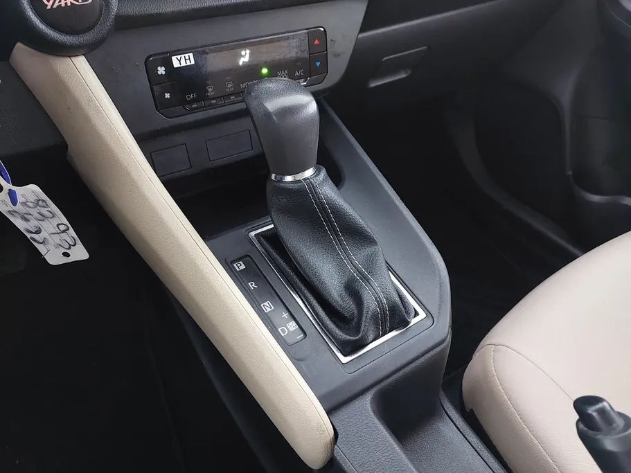 2023 Toyota Yaris  Y 