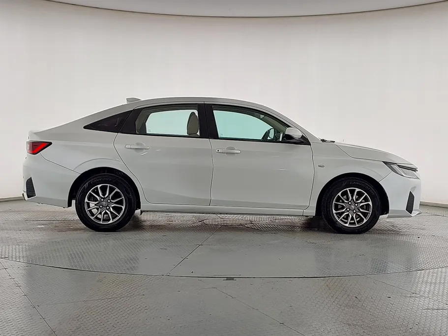 2023 Toyota Yaris  Y 