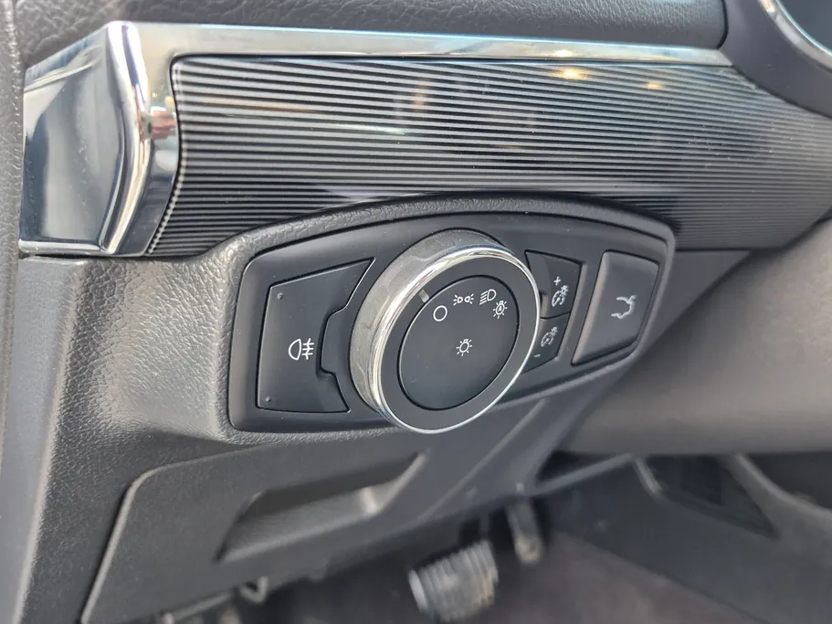 فورد تورس SE 2021 