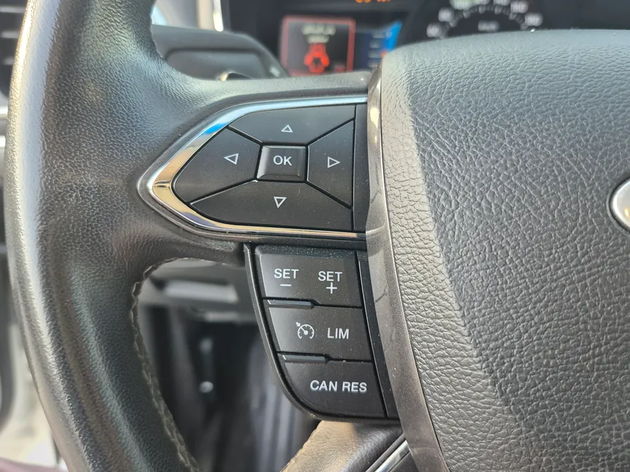 فورد تورس SE 2021 