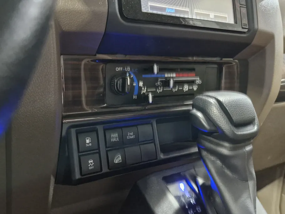 تويوتا شاص LX 2024 