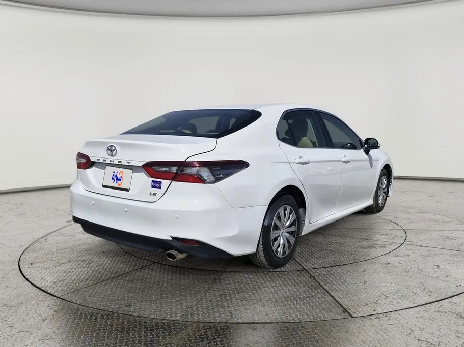 تويوتا كامري LE 2024 