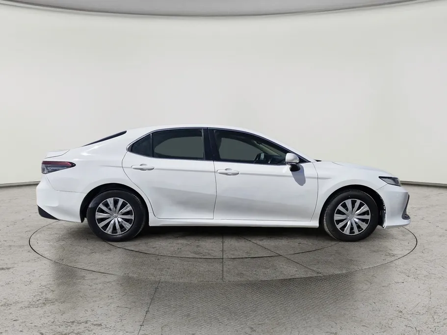 تويوتا كامري LE 2024 