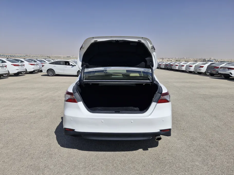 تويوتا كامري LE 2024 